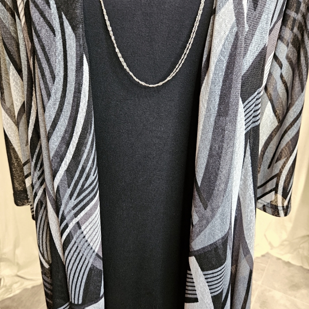 Creations Printed Black and White Mess Cardigan with 3" quarter inch sle… - Picture 4 of 12